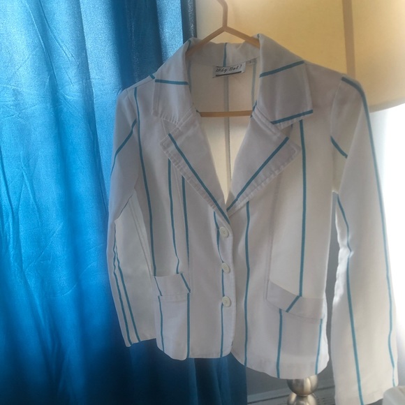 Beautiful blazer - Picture 2 of 4